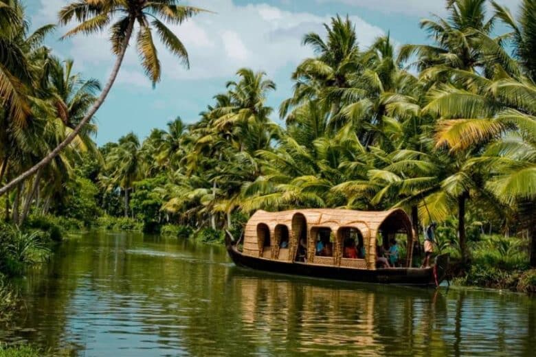 Kerala Travel Tips in Hindi: केरल जाने से पहले जान लें ये जरूरी बातें, बेस्ट टाइम और बजट